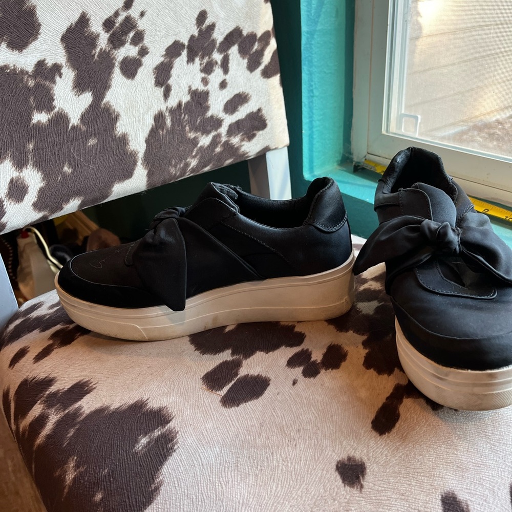 Black satin look Plattform tennis